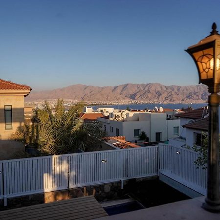 וילה רוני בריכה מחוממת Villa Roni Heated Pool エイラート エクステリア 写真