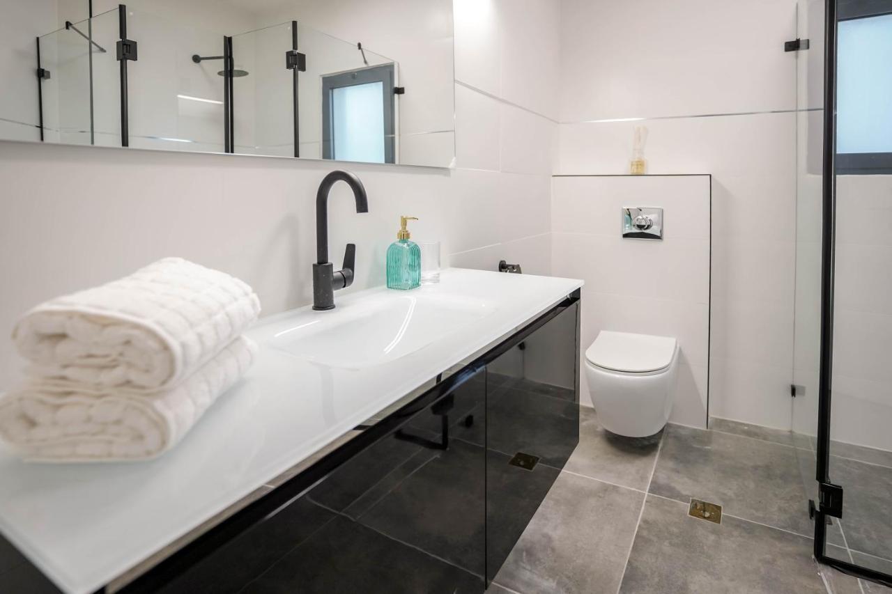 וילה רוני בריכה מחוממת Villa Roni Heated Pool エイラート エクステリア 写真