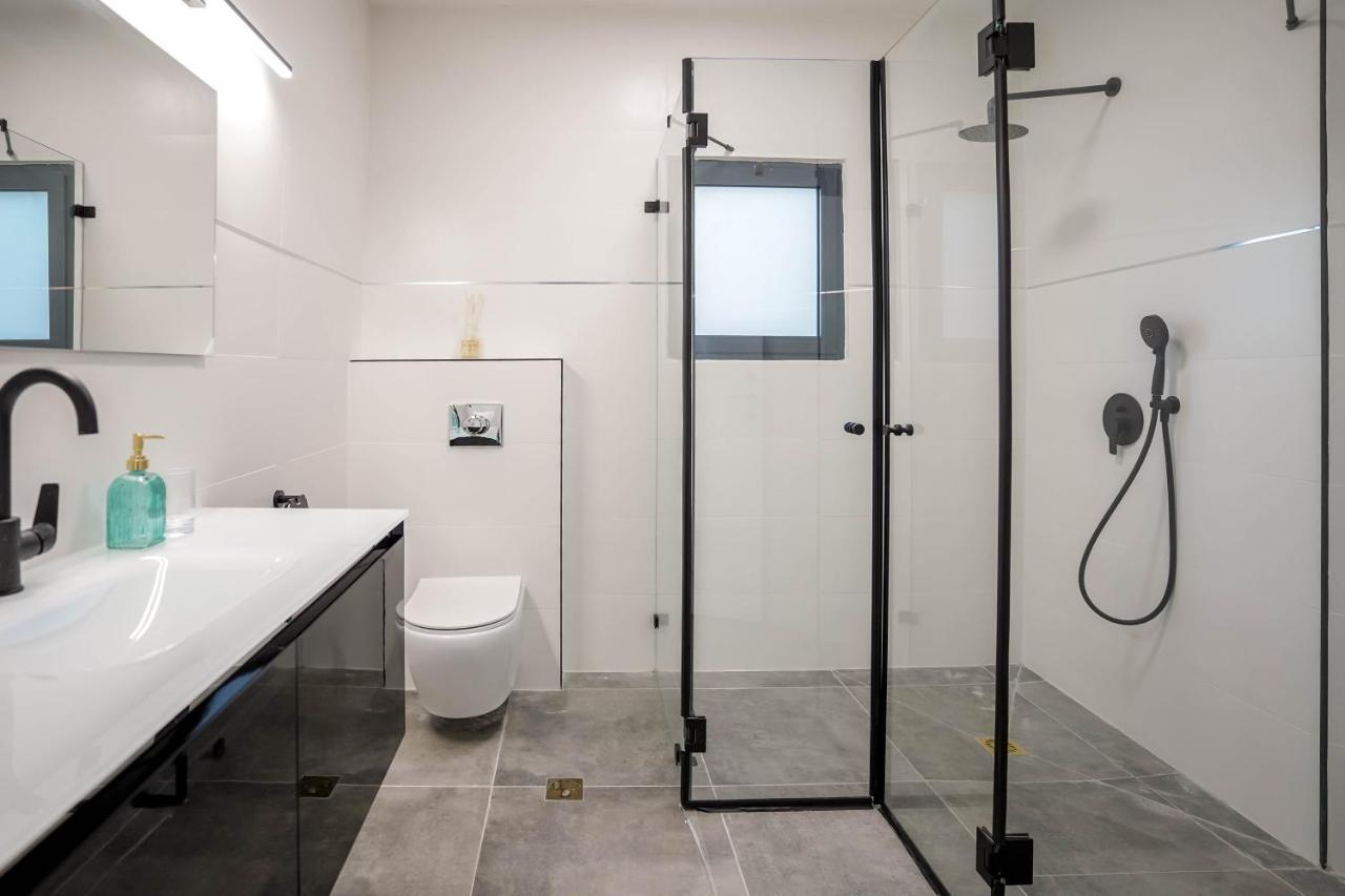 וילה רוני בריכה מחוממת Villa Roni Heated Pool エイラート エクステリア 写真