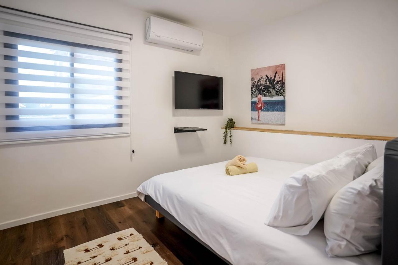 וילה רוני בריכה מחוממת Villa Roni Heated Pool エイラート エクステリア 写真