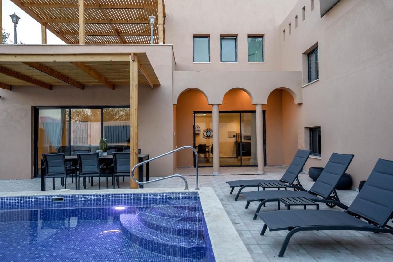 וילה רוני בריכה מחוממת Villa Roni Heated Pool エイラート エクステリア 写真