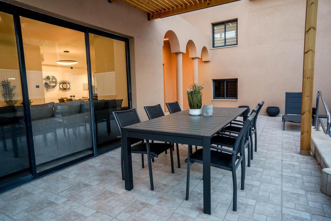 וילה רוני בריכה מחוממת Villa Roni Heated Pool エイラート エクステリア 写真