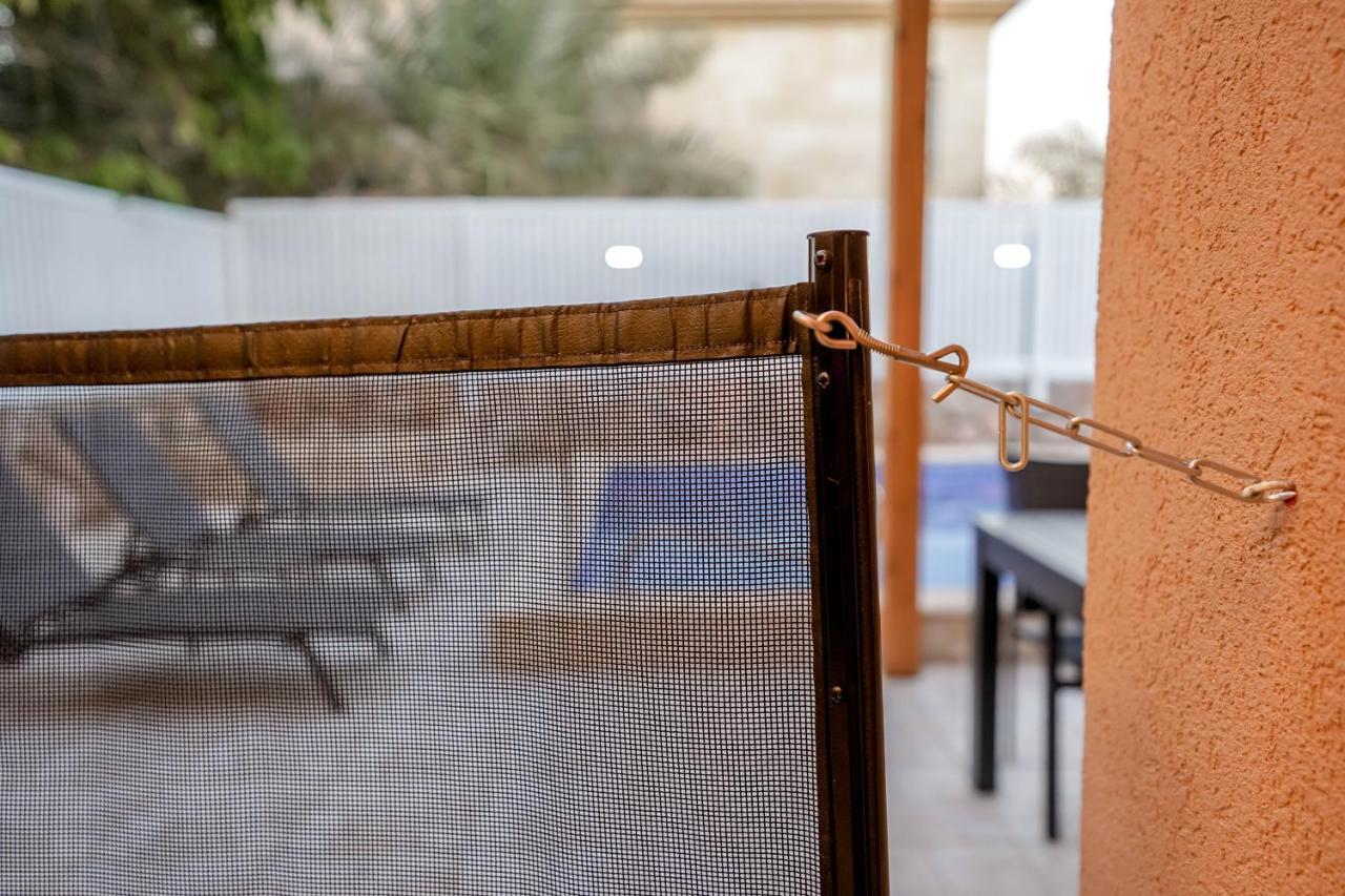 וילה רוני בריכה מחוממת Villa Roni Heated Pool エイラート エクステリア 写真