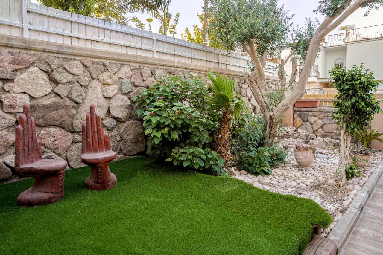 וילה רוני בריכה מחוממת Villa Roni Heated Pool エイラート エクステリア 写真